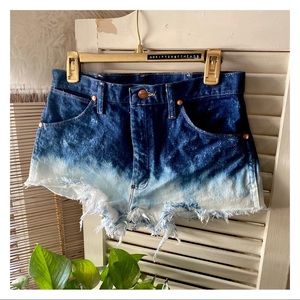 Vintage Wrangler Shorts • Bleach wash • 27/28